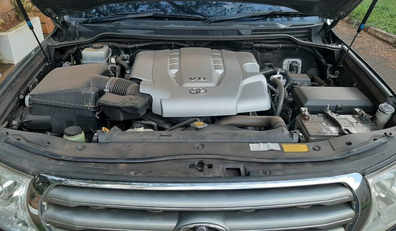 Toyota Land cruiser V8 Petrol full