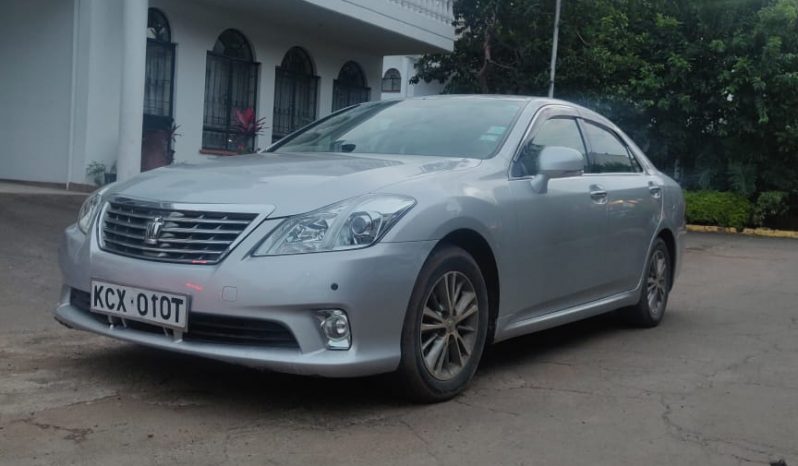 Toyota crown royal salon full