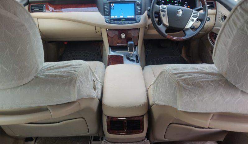 Toyota crown royal salon full