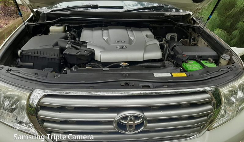 Toyota land cruiser v8 petrol 200 series full