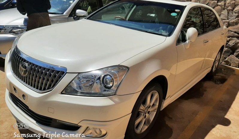 Toyota Crown majesta 2012 full